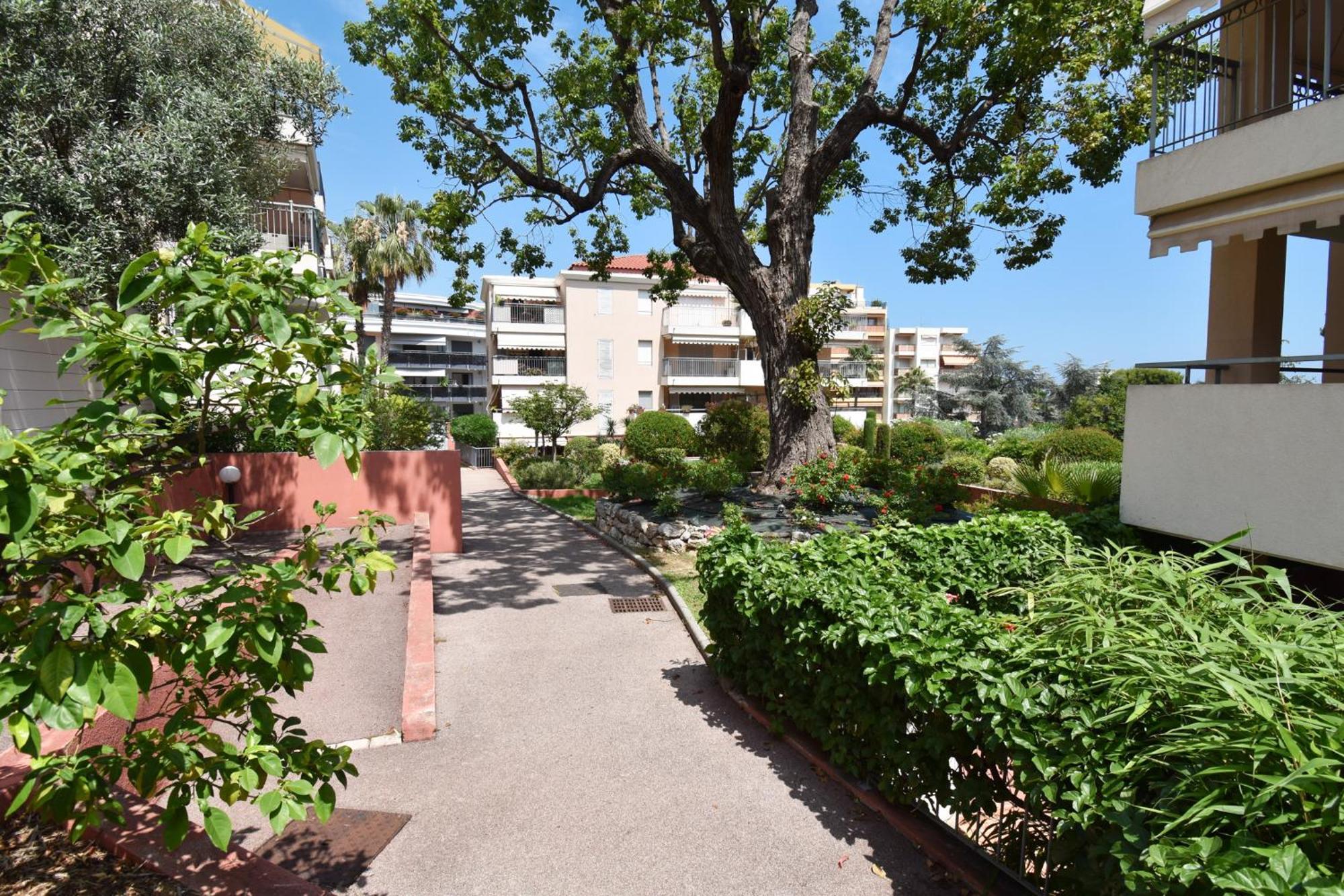 Le Cap Soleil -Standing - Piscine Collective Et Parking Prive Apartment Roquebrune-Cap-Martin Ngoại thất bức ảnh